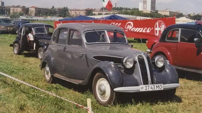 Четырехдверный BMW 326 после войны делали в мизерных количествах. Но в СССР было немало предвоенных машин.