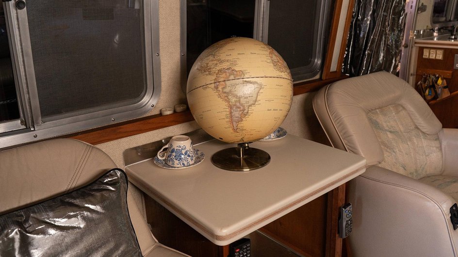 В Великобритании продают кемпер Airstream, простоявший 20 лет в сарае В Великобритании продают кемпер Airstream, простоявший 20 лет в сарае