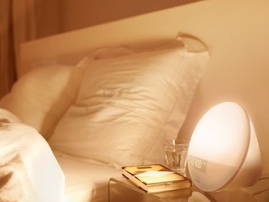 Slide image for gallery: 4679 | Комментарий «Леди Mail.Ru»: Световой будильник Wake-up Light HF3510 от Philips хорошо смотрится в интерьере