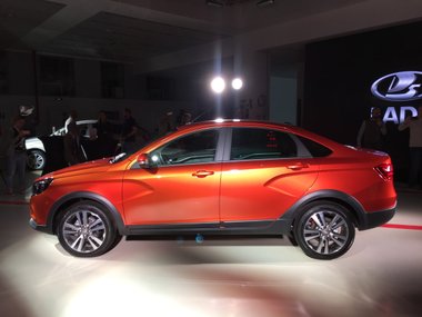 slide image for gallery: 23599 | Lada Vesta Cross