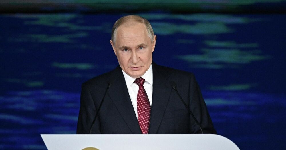 Россия достигла рекордного снижения уровня бедности, заявил Путин