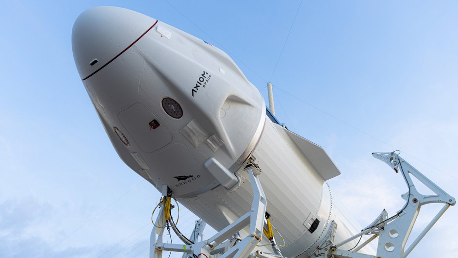 Crew Dragon C213 перед запуском миссии Ax-4 Crew Dragon C213 перед запуском миссии Ax-4