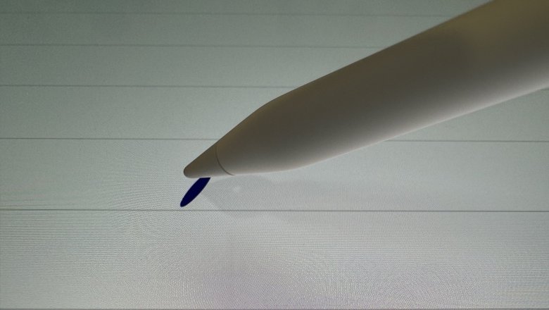 Apple Pencil Pro отбрасывает цифровую тень на экран iPad