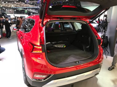 slide image for gallery: 23533 | Hyundai Santa Fe