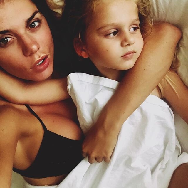Анна и ее младшая дочь Моника Анна и ее младшая дочь Моника