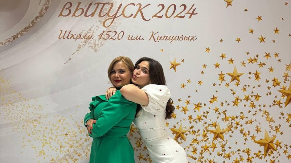 Ирина Пегова с дочерью Татьяной на выпускном Ирина Пегова с дочерью Татьяной на выпускном