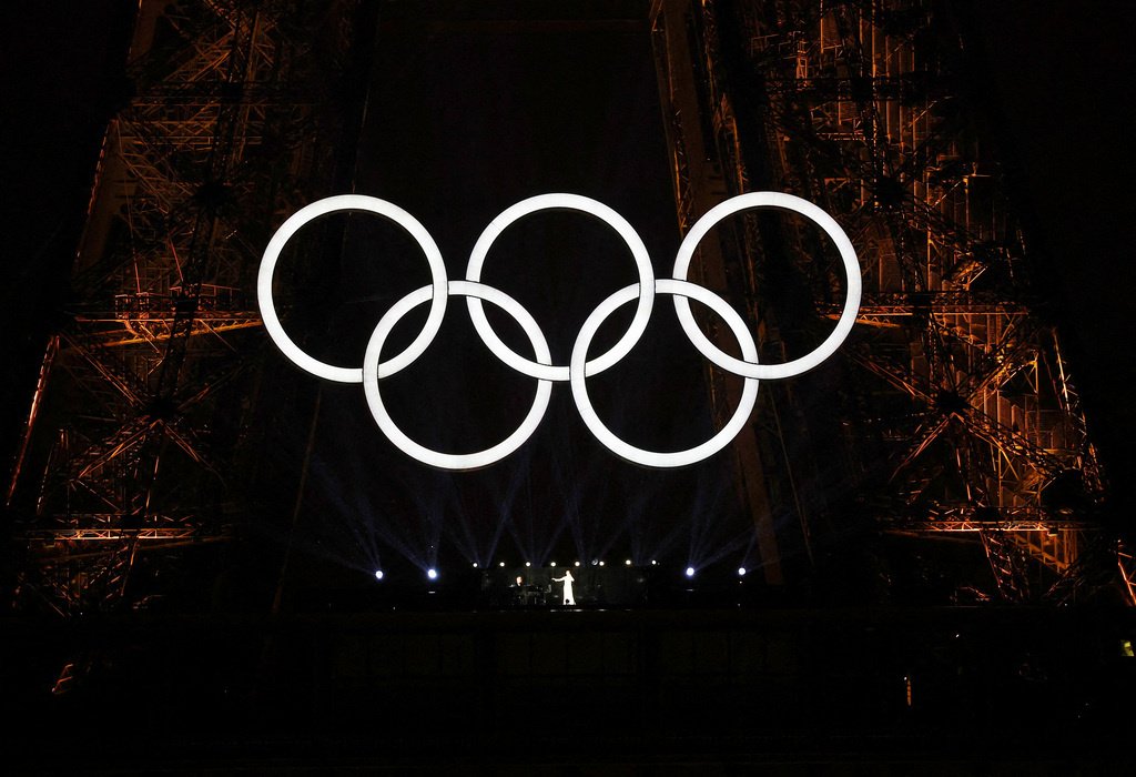 Селин Дион спела на открытии Олимпиады. Это первое выступление певицы за несколько лет после болезни