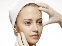Content image for: 500171 | 7 советов от звездных косметологов, которые спасут твою кожу
