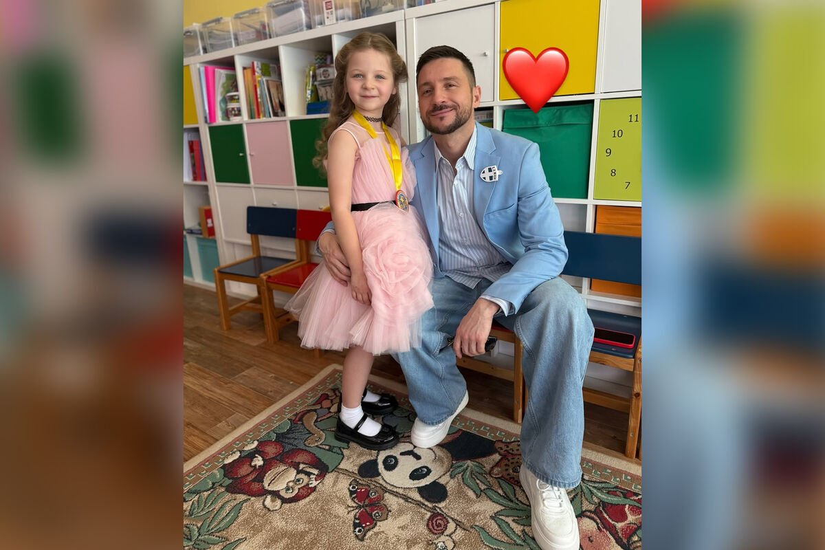 Сергей Лазарев пришел к дочери на выпускной Сергей Лазарев пришел к дочери на выпускной