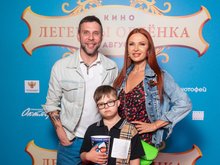 Эвелина Бледанс с сыном и Артур Цветков