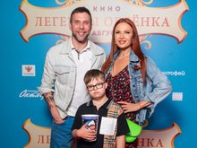 Эвелина Бледанс с сыном и Артур Цветков Эвелина Бледанс с сыном и Артур Цветков