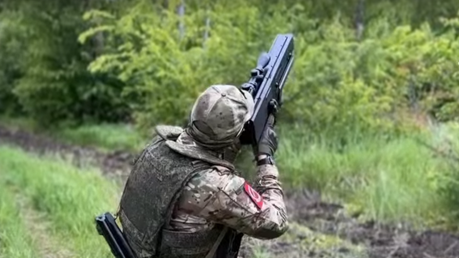 Боец ВС РФ с ружьем РЭБ Боец ВС РФ с ружьем РЭБ
