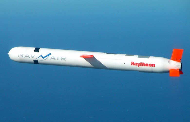 Ракета BGM-109 «Томагавк» в полёте (2002) / Wikimedia