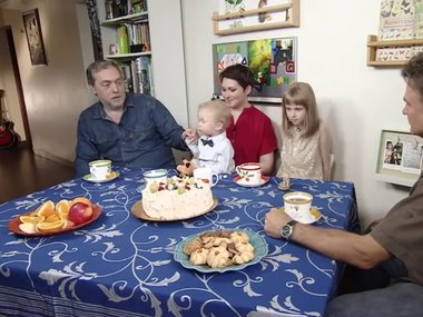 Никита Высоцкий с семьей в передаче «Когда все дома»