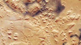 Слева направо: фото: ESA Mars Express, топография и модель в 3D этой местности