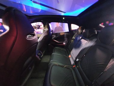 slide image for gallery: 25599 | Aston Martin DBX