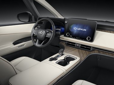 Салон нового Lexus LM