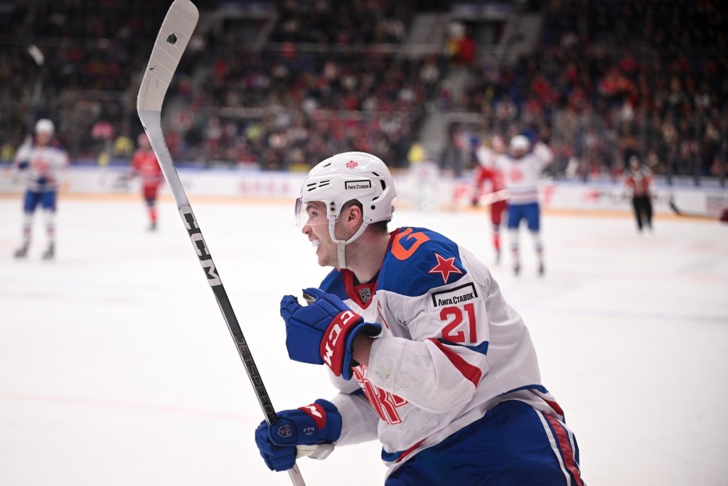 Клуб НХЛ пытается подписать контракт с лучшим защитником СКА