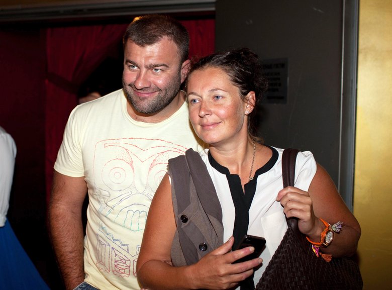 Михаил Пореченков с женой Ольгой. Фото: starface