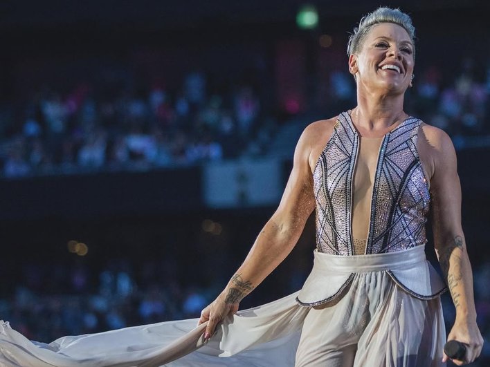 Pink на выступлении в Тоттенхэме Pink на выступлении в Тоттенхэме