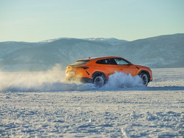 slide image for gallery: 27831 | Lamborghini