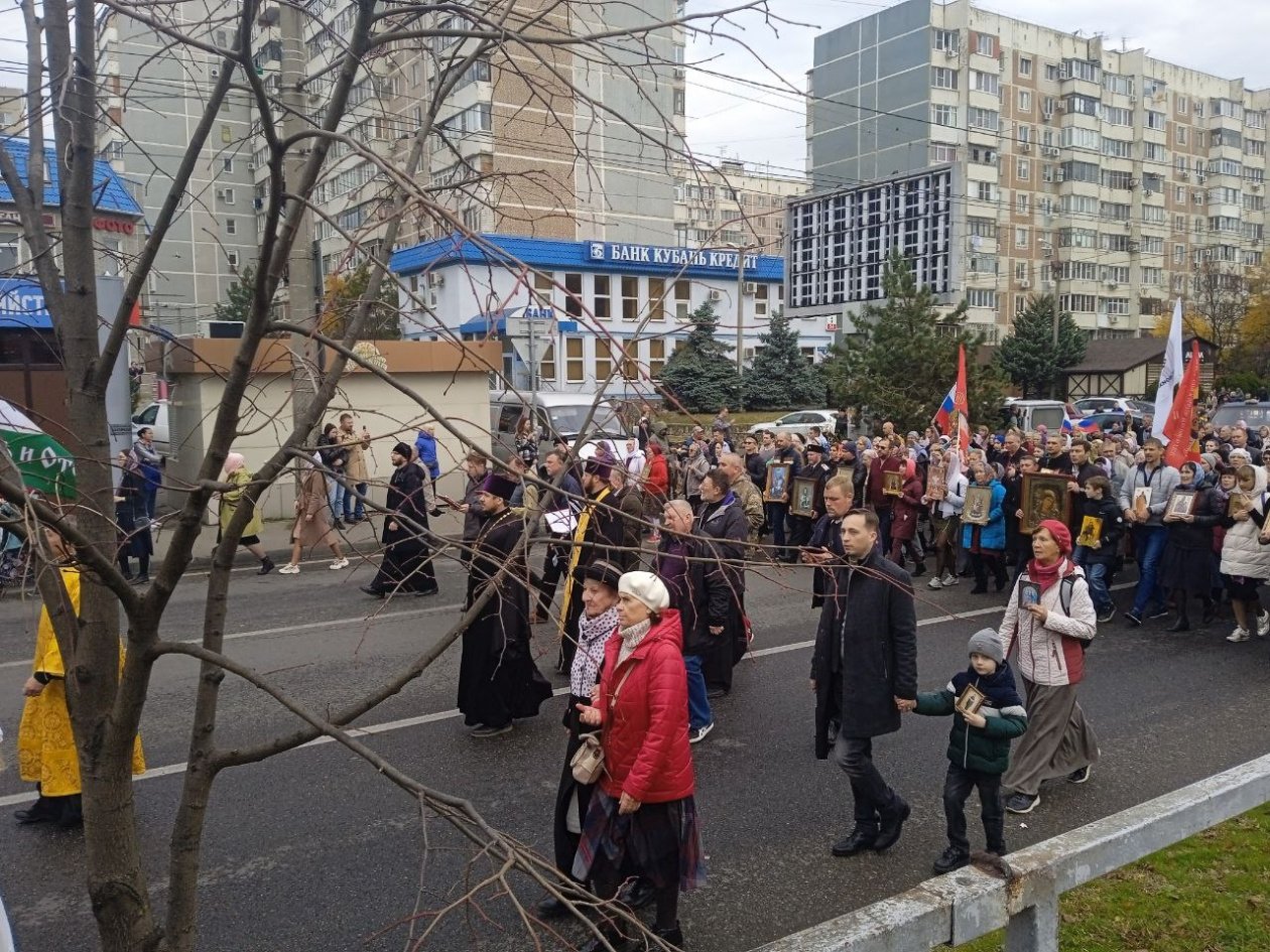 В Краснодаре прошел крестный ход в поддержку военнослужащих России в СВО -  Новости Mail.ru