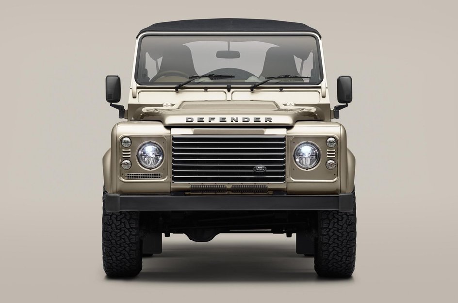 Land Rover возобновил выпуск Defender с мягким верхом Land Rover возобновил выпуск Defender с мягким верхом