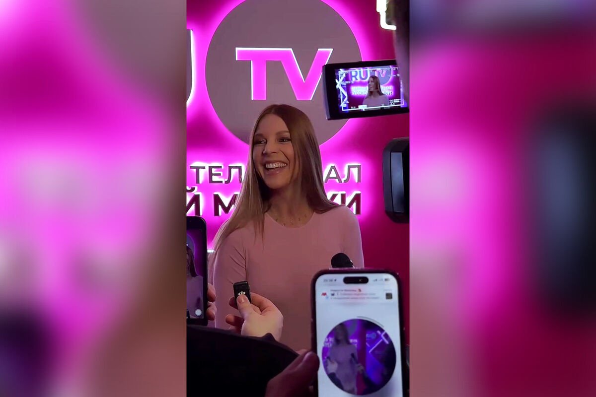Наталья Подольская пришла на премию в облегающем платье Наталья Подольская пришла на премию в облегающем платье