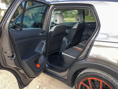 slide image for gallery: 24246 | Volkswagen T-Cross
