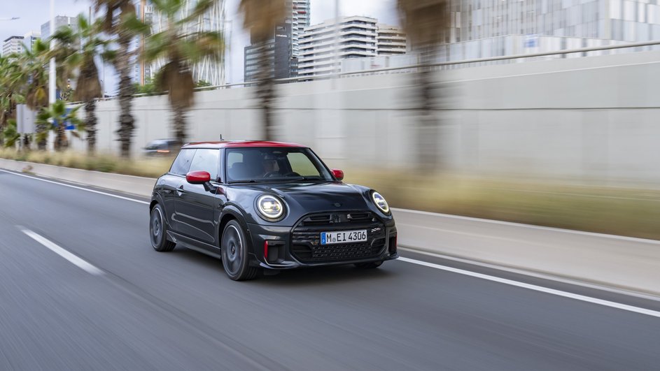 Новый MINI Cooper JCW