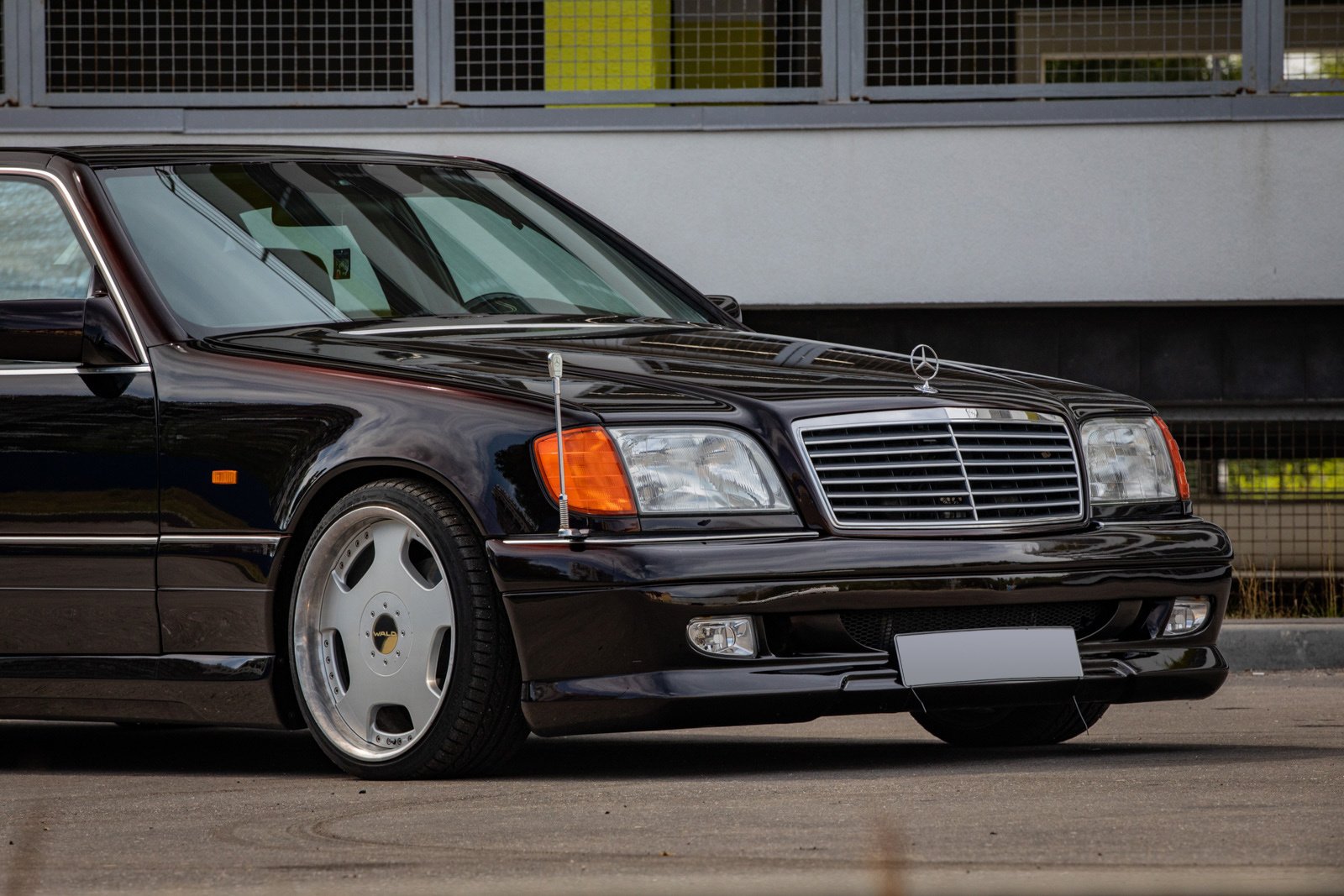 Mercedes-Benz W140: как восстанавливали легенду 90-х