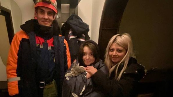 В Москве домашнего кота спасли с козырька балкона на 12-м этаже