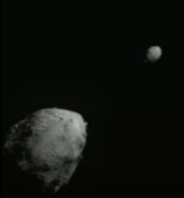 Еще несколько фотографий Диморфа. На них виден форма и рельеф астероида. Фото: NASA