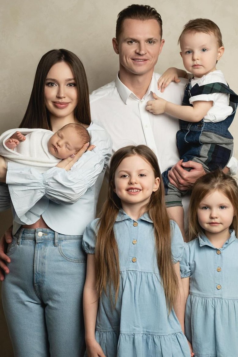 Дмитрий Тарасов с семьей. Дмитрий Тарасов с семьей.