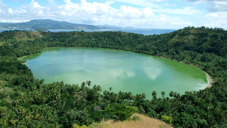 Озеро Dziani на острове Майота, Коморские острова. Фото: Depositphotos
