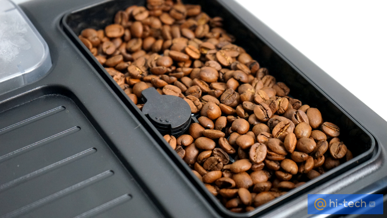 В новой кофемашине Bosch реализованы современные технологии приготовления кофе: керамическая кофемолка, проточный водонагреватель и обновленный заварочный блок.