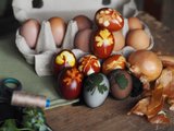 Как я научила английского аристократа красить яйца луковой шелухой