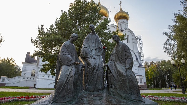 slide image for gallery: 25117 | М-8. Центр Ярославля