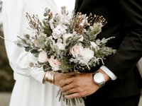 Content image for: 522496 | Букет из бусин, атласный халат и еще 18 находок для невесты с AliExpress