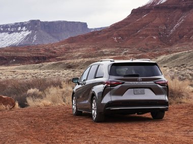 slide image for gallery: 26035 | Toyota Sienna