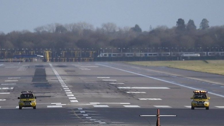 Аэропорт Гатвик был закрыт из-за появления дронов. Фото: PA / BBC