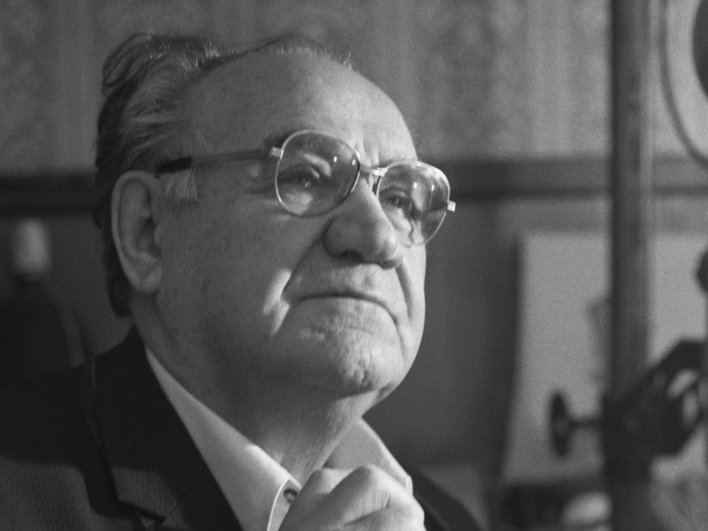 Евгений Халдей, 1990 год Евгений Халдей, 1990 год