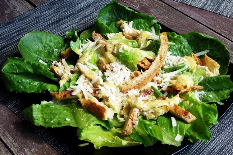 Салат «Цезарь» с курицей и шампиньонами рецепт – Итальянская кухня: Салаты. «Еда»