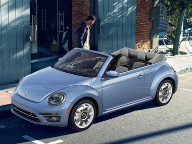 slide image for gallery: 23748 | Volkswagen показал прощальную версию легендарной модели