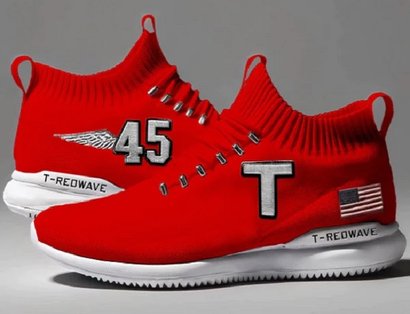 T — Red Wave и POTUS 45. Фото: gettrumpsneakers.com