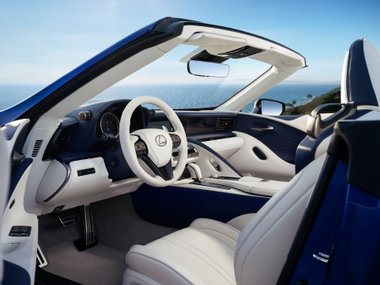 slide image for gallery: 25314 | Lexus LC 500 Convertible