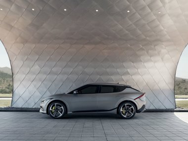 slide image for gallery: 27690 | Kia EV6