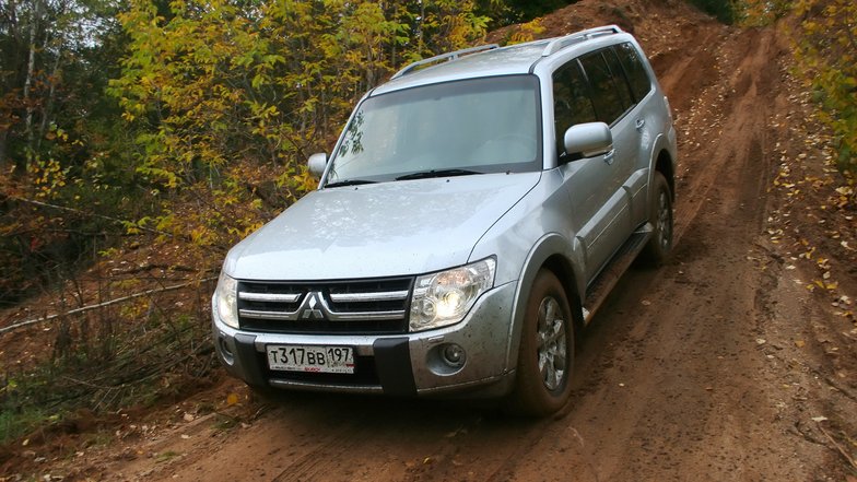 slide image for gallery: 2374 | Mitsubishi Pajero 3.0 V6