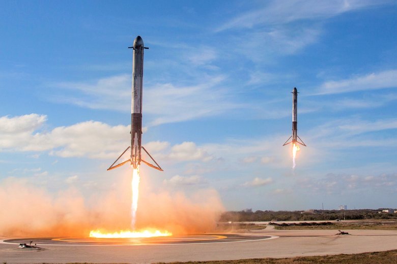 Посадка ракет Falcon Heavy. Фото: wikimedia / SpaceX / CC0