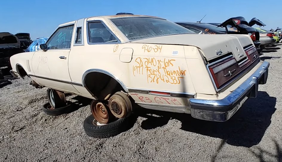 Ford Thunderbird Town Landau 1977